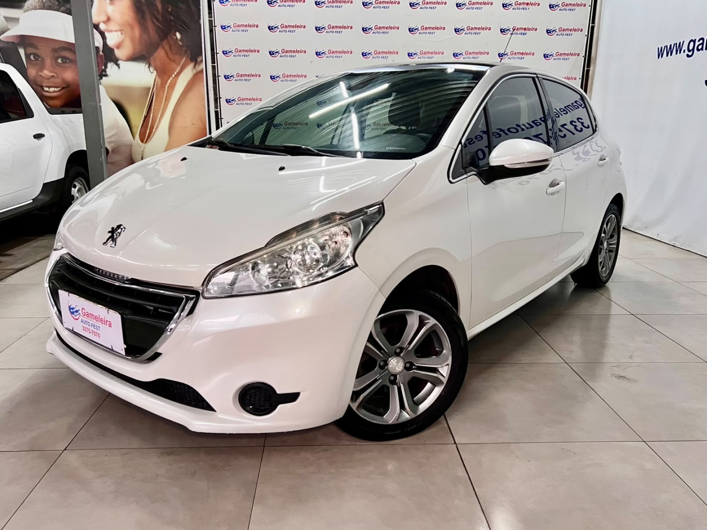 PEUGEOT 208