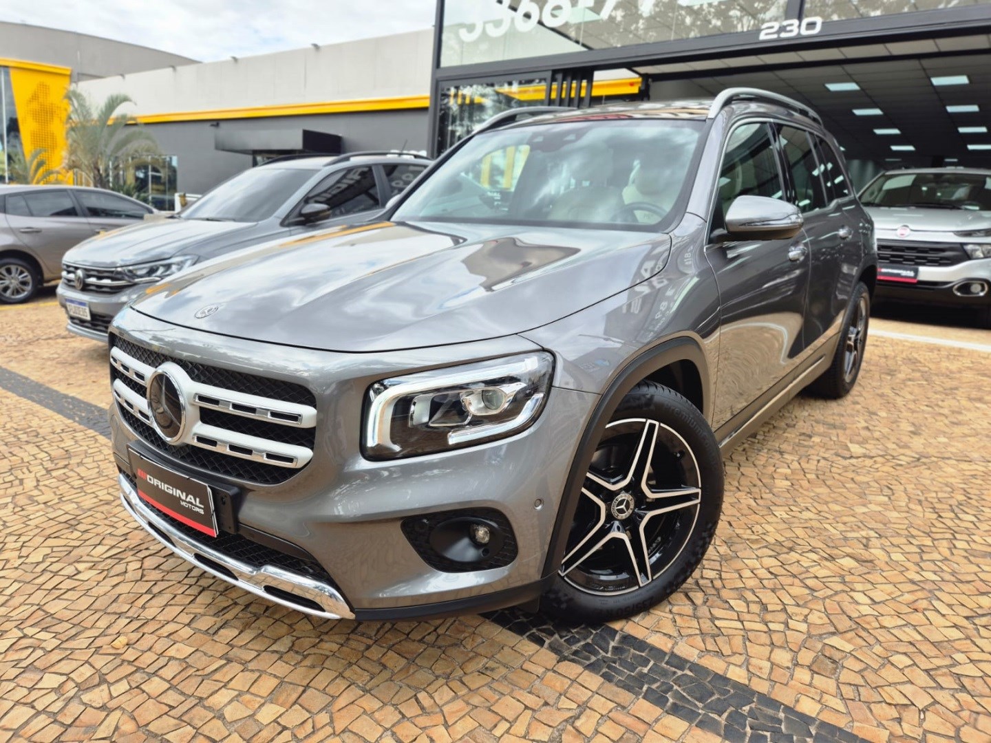 MERCEDES-BENZ GLB 200
