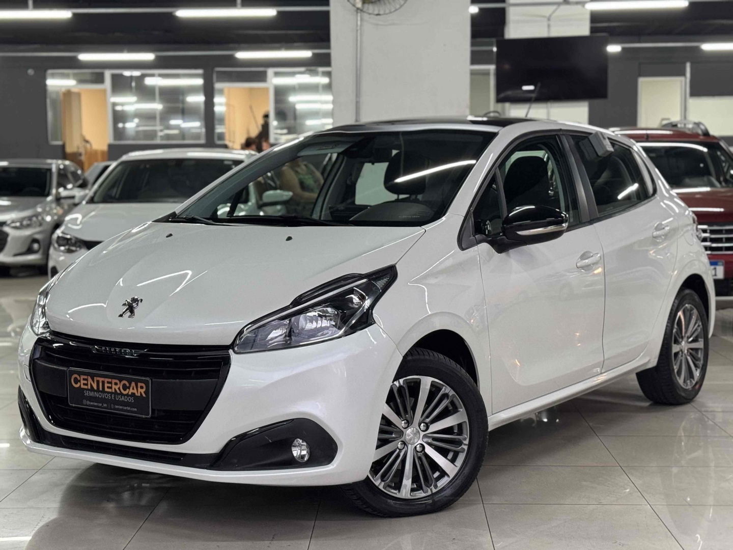 PEUGEOT 208