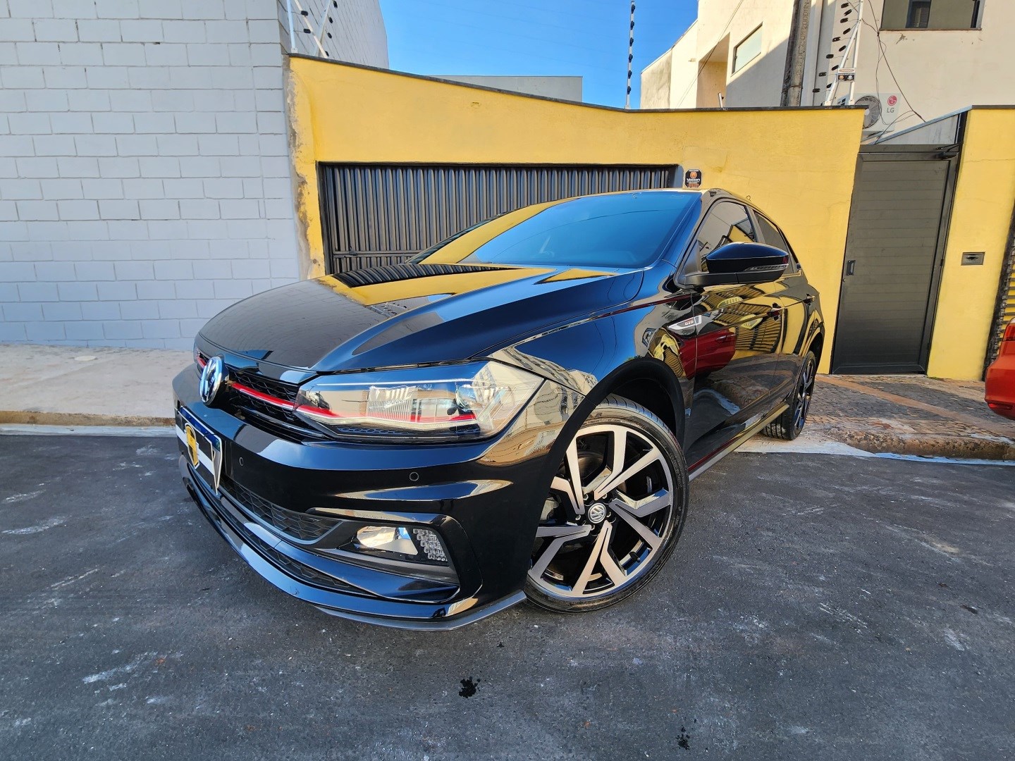 VOLKSWAGEN POLO