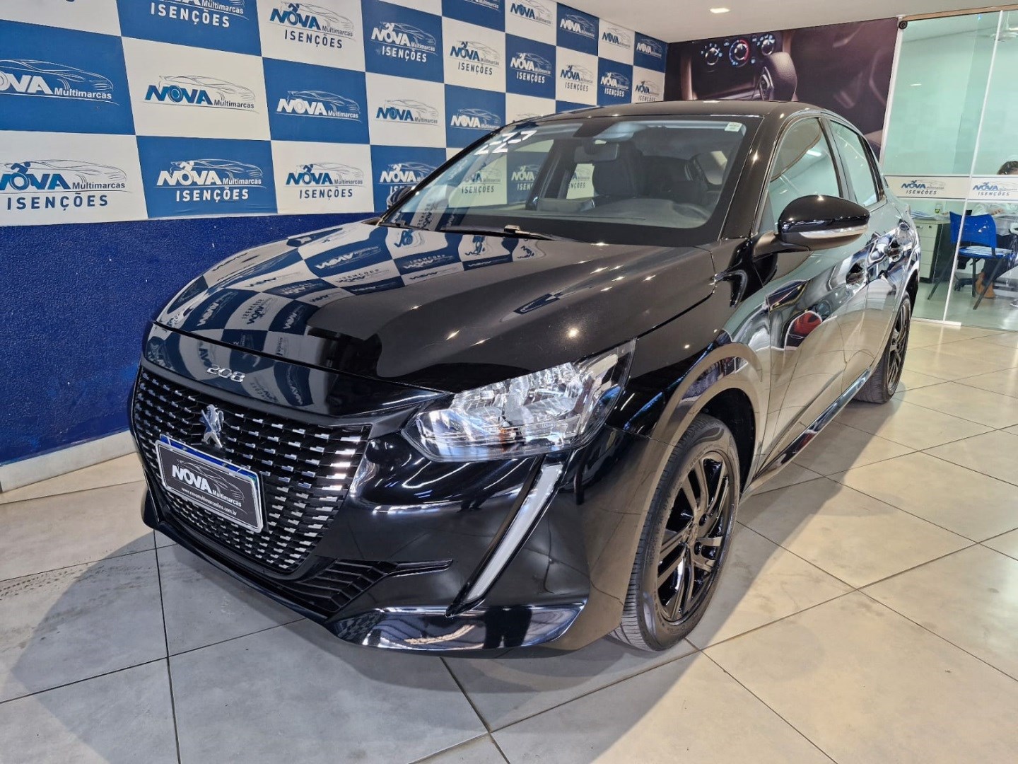 PEUGEOT 208