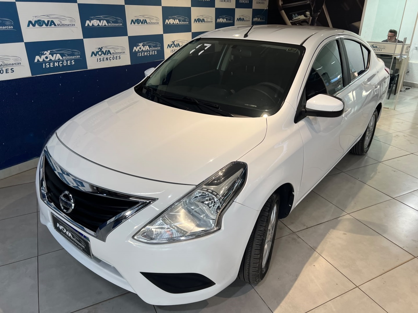 NISSAN VERSA