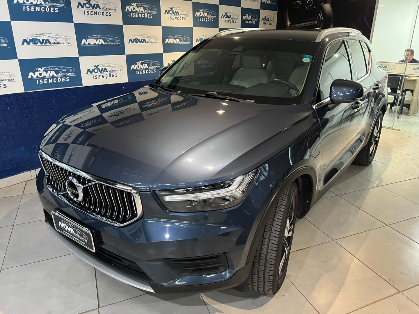 VOLVO XC40