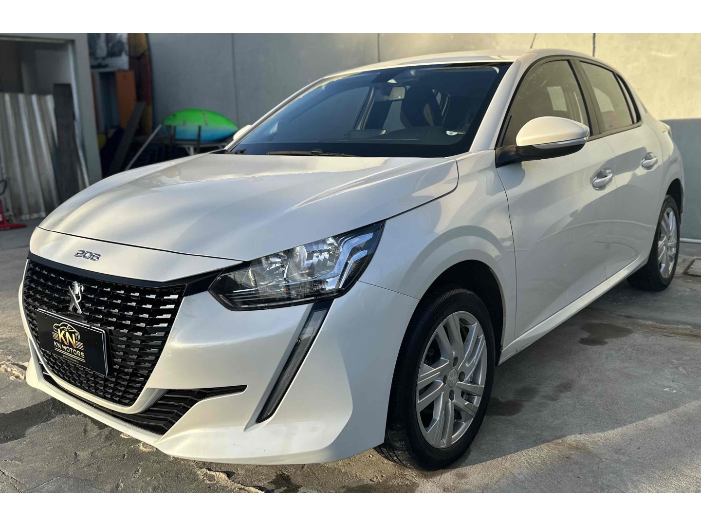 PEUGEOT 208