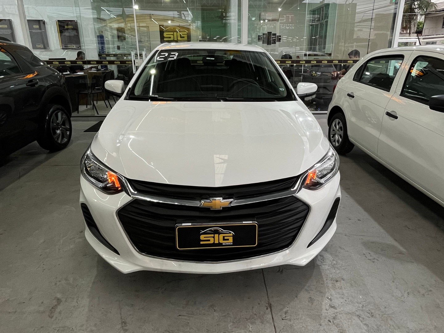 CHEVROLET ONIX 1.0 FLEX LT MANUAL 2023 Branco - Miniatura 2 - SIG Multimarcas
