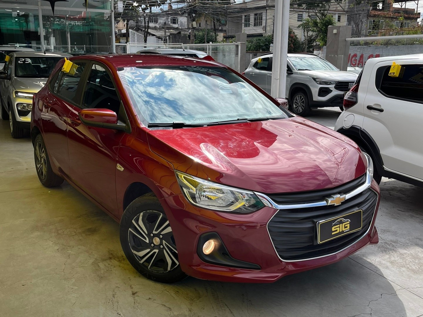 CHEVROLET ONIX 1.0 FLEX LT MANUAL 2024 na cor Vermelho com 50.221 km - Imagem 1 - SIG Multimarcas