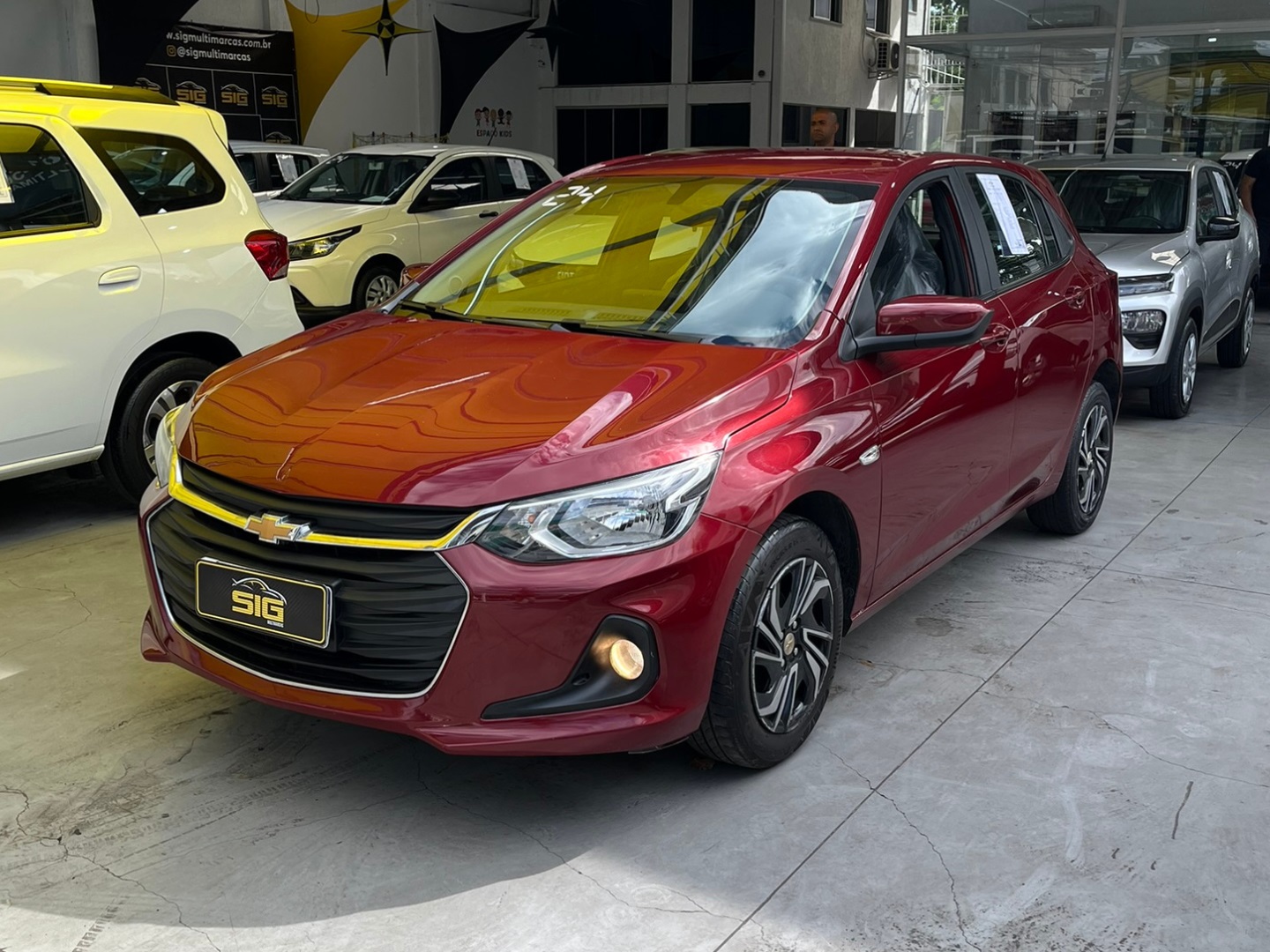 CHEVROLET ONIX 1.0 FLEX LT MANUAL 2024 Vermelho - Miniatura 3 - SIG Multimarcas