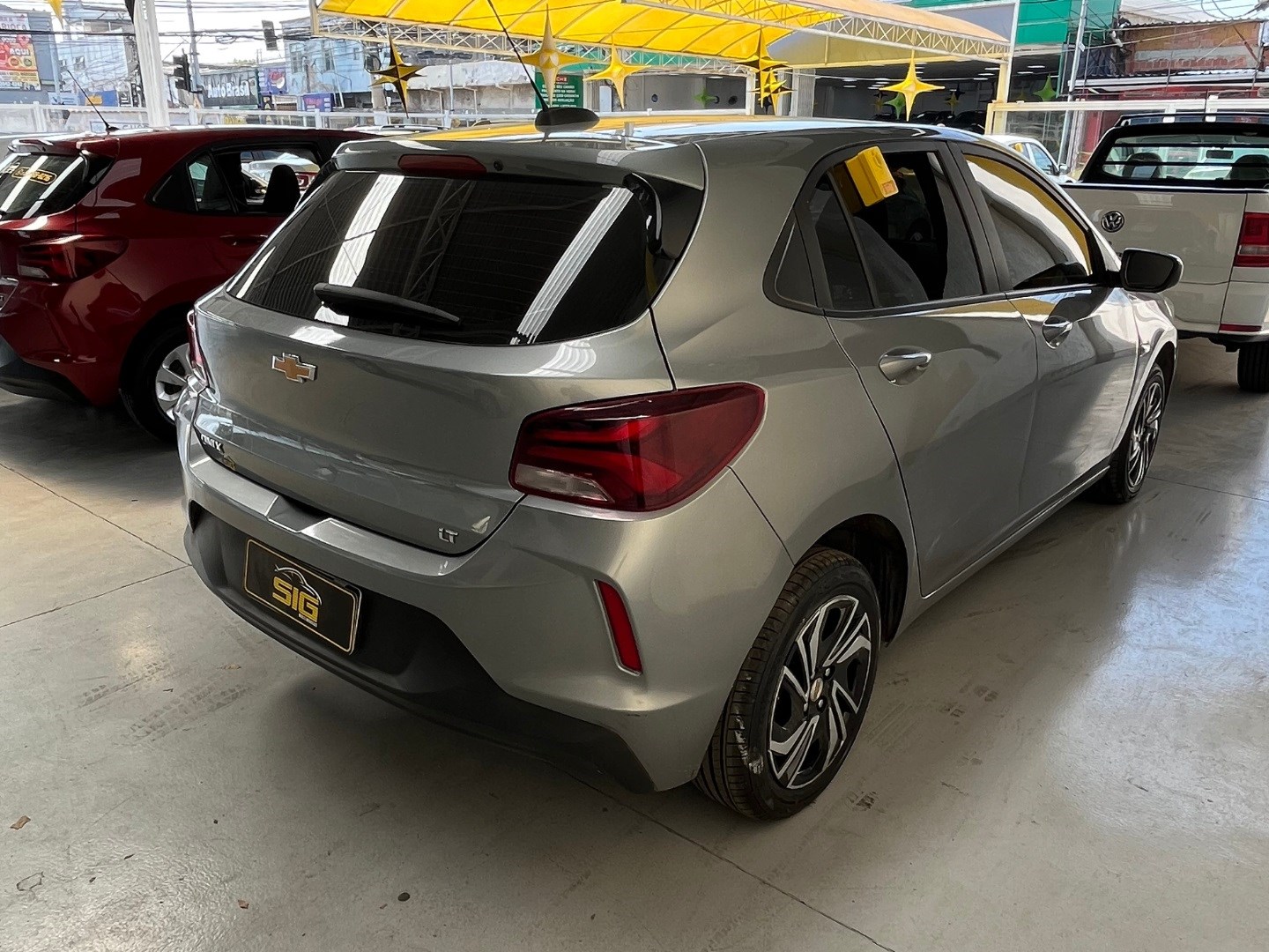 CHEVROLET ONIX 1.0 FLEX LT MANUAL 2024 Prata - Miniatura 6 - SIG Multimarcas