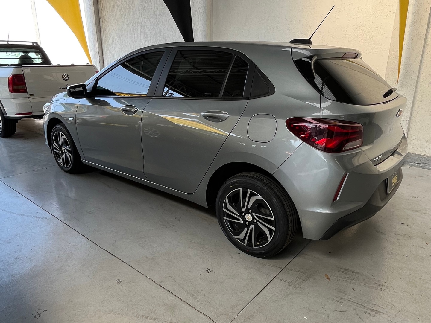CHEVROLET ONIX 1.0 FLEX LT MANUAL 2024 Prata - Miniatura 7 - SIG Multimarcas