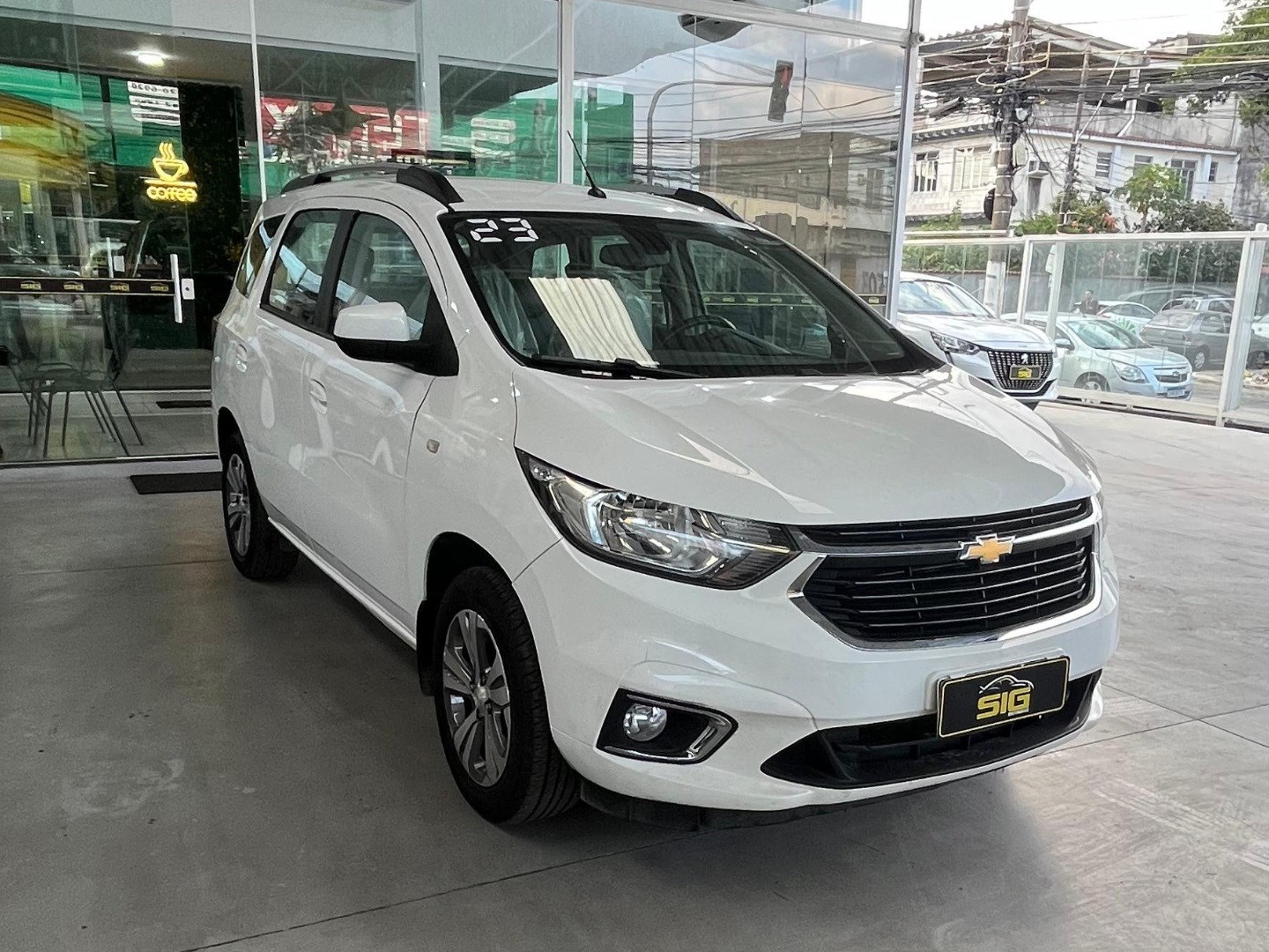 CHEVROLET SPIN PREMIER 7L 1.8 8V ECONOFLEX 4P C/AR - AUTOMÁTICO 2023 Branco - Miniatura 2 - SIG Multimarcas