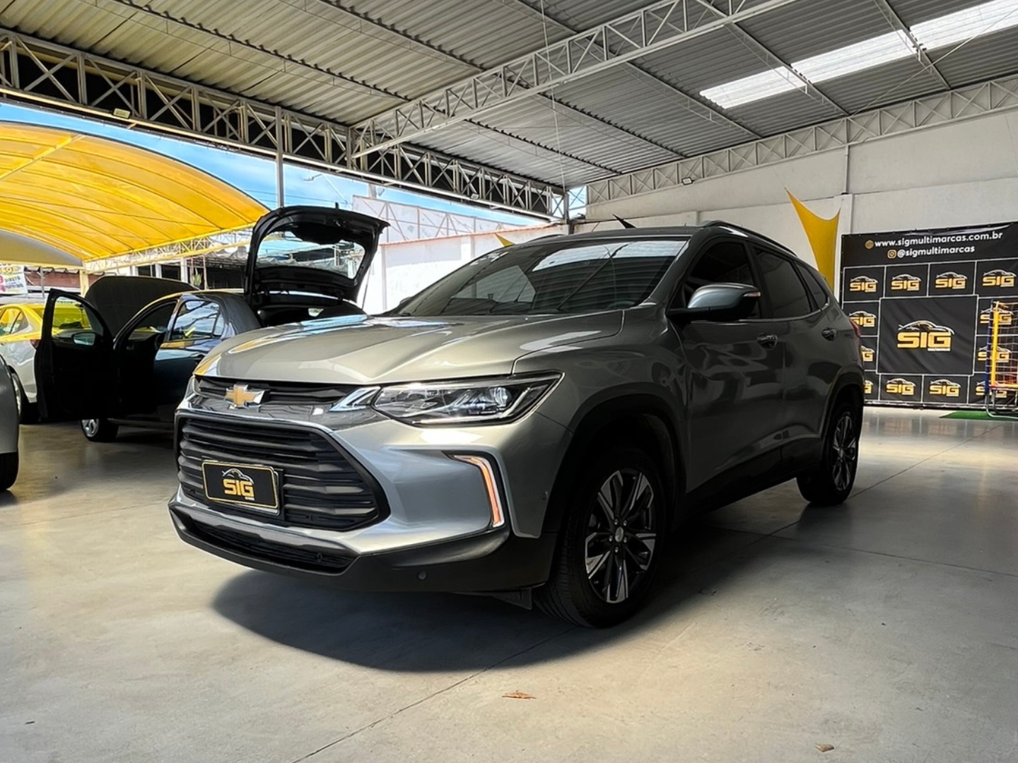 CHEVROLET TRACKER 1.2 TURBO FLEX PREMIER AUTOMÁTICO 2024 Prata - Miniatura 4 - SIG Multimarcas