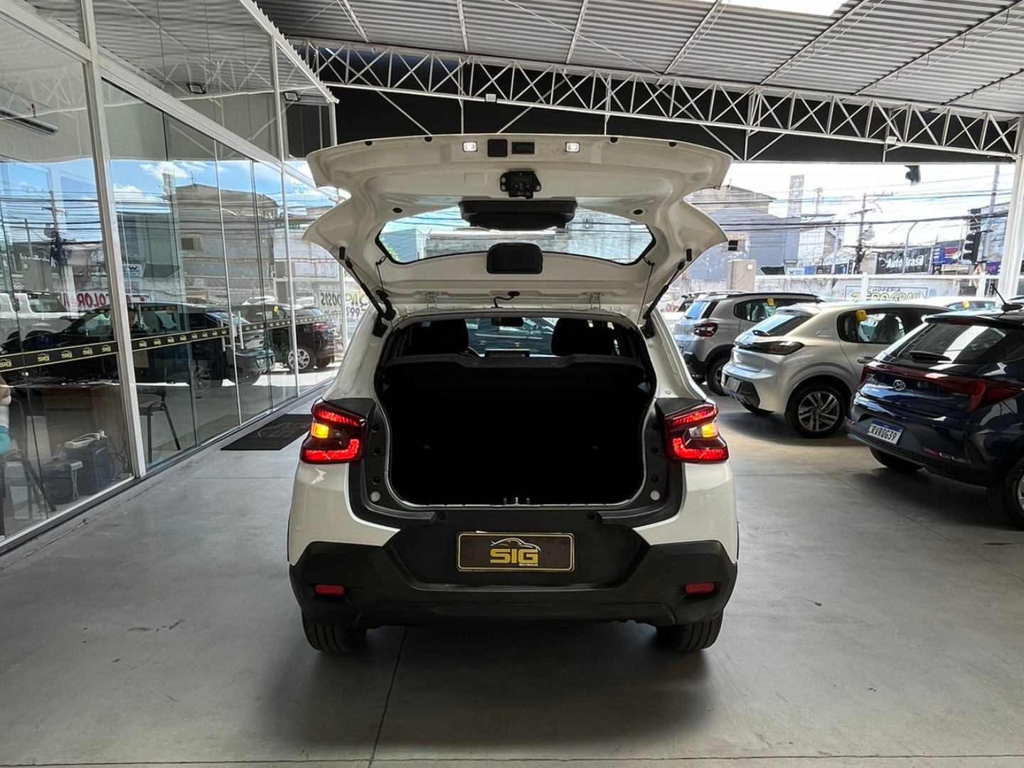 CITROEN C3 1.0 FIREFLY FLEX FEEL MANUAL 2023 Branco - Miniatura 6 - SIG Multimarcas