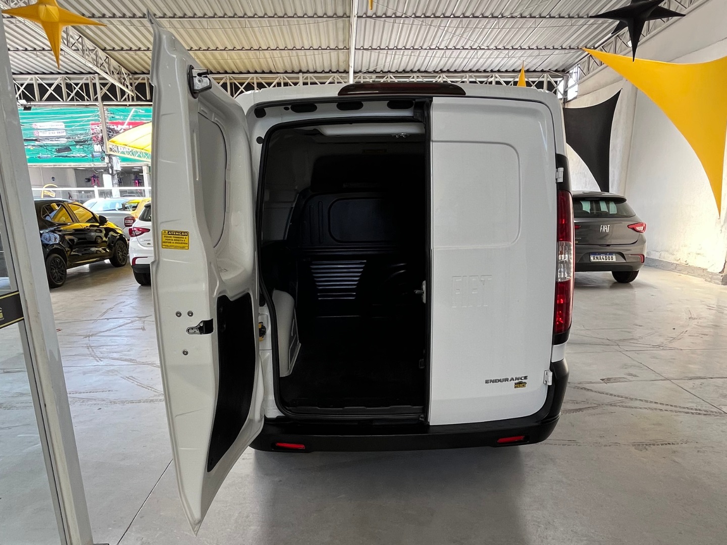 FIAT FIORINO 1.4 MPI FURGÃO ENDURANCE 8V FLEX 2P MANUAL 2023 - Miniatura 6