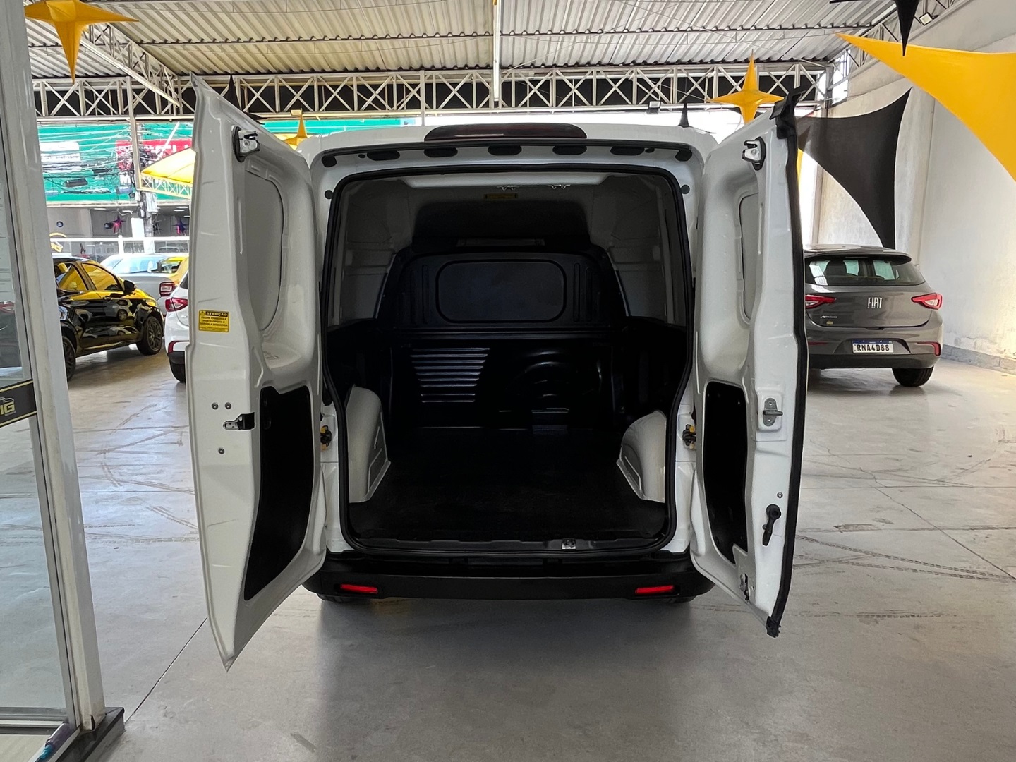 FIAT FIORINO 1.4 MPI FURGÃO ENDURANCE 8V FLEX 2P MANUAL 2023 - Miniatura 7