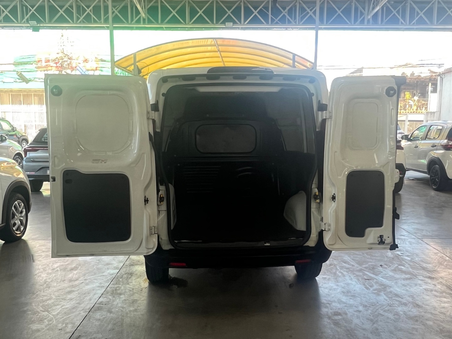 FIAT FIORINO 1.4 MPI FURGÃO ENDURANCE 8V FLEX 2P MANUAL 2023 - Miniatura 7