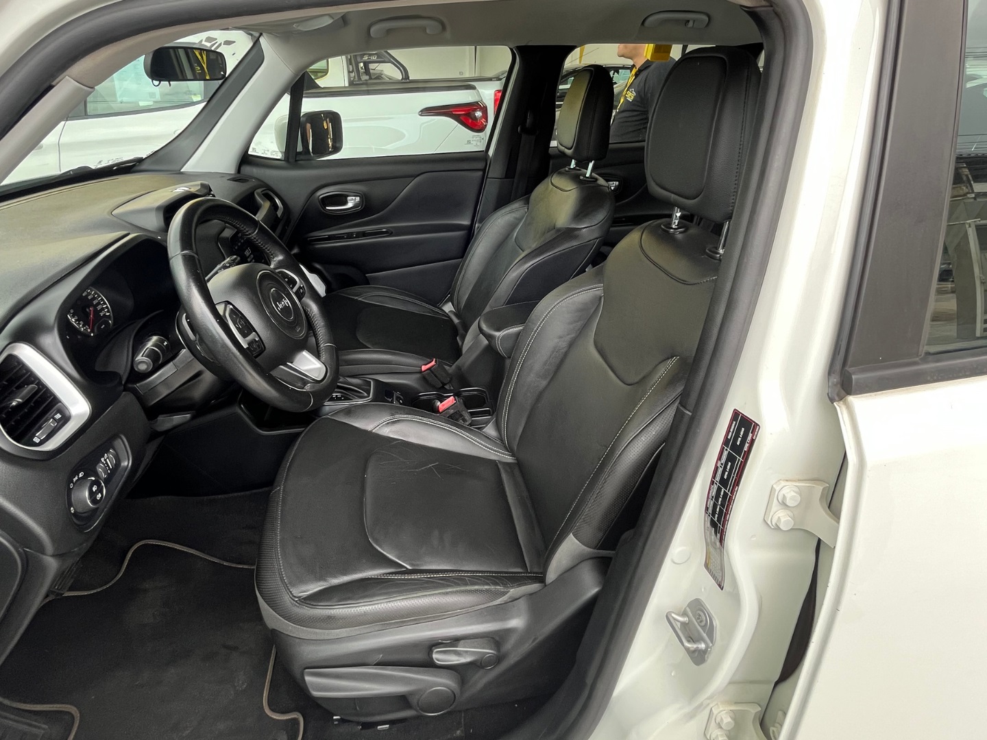 JEEP RENEGADE 1.8 16V FLEX LONGITUDE 4P AUTOMÁTICO 2020 - Miniatura 6