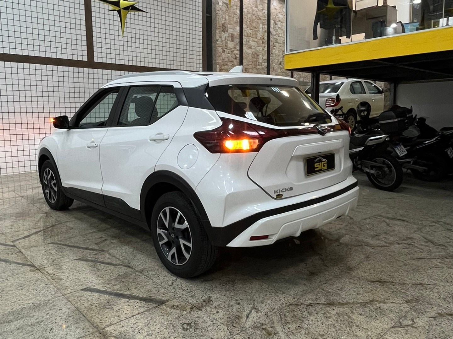 NISSAN KICKS 1.6 16V FLEXSTART SENSE XTRONIC 2024 Branco - Miniatura 5 - SIG Multimarcas