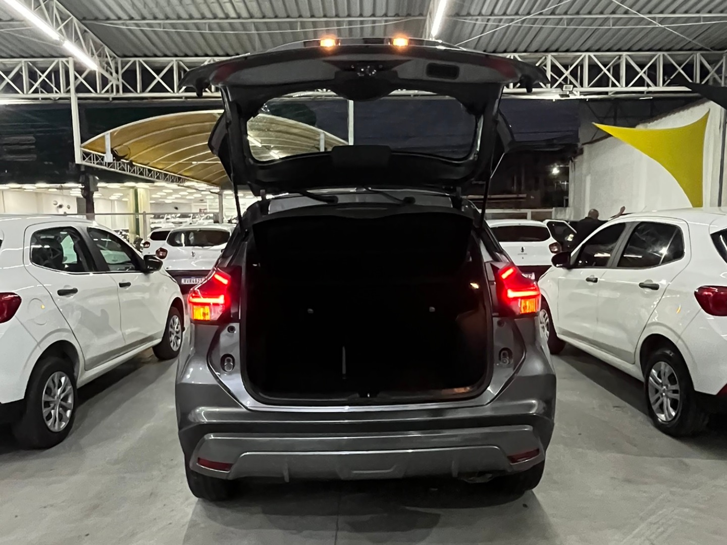 NISSAN KICKS 1.6 16V FLEXSTART ACTIVE XTRONIC 2024 Cinza - Miniatura 6 - SIG Multimarcas