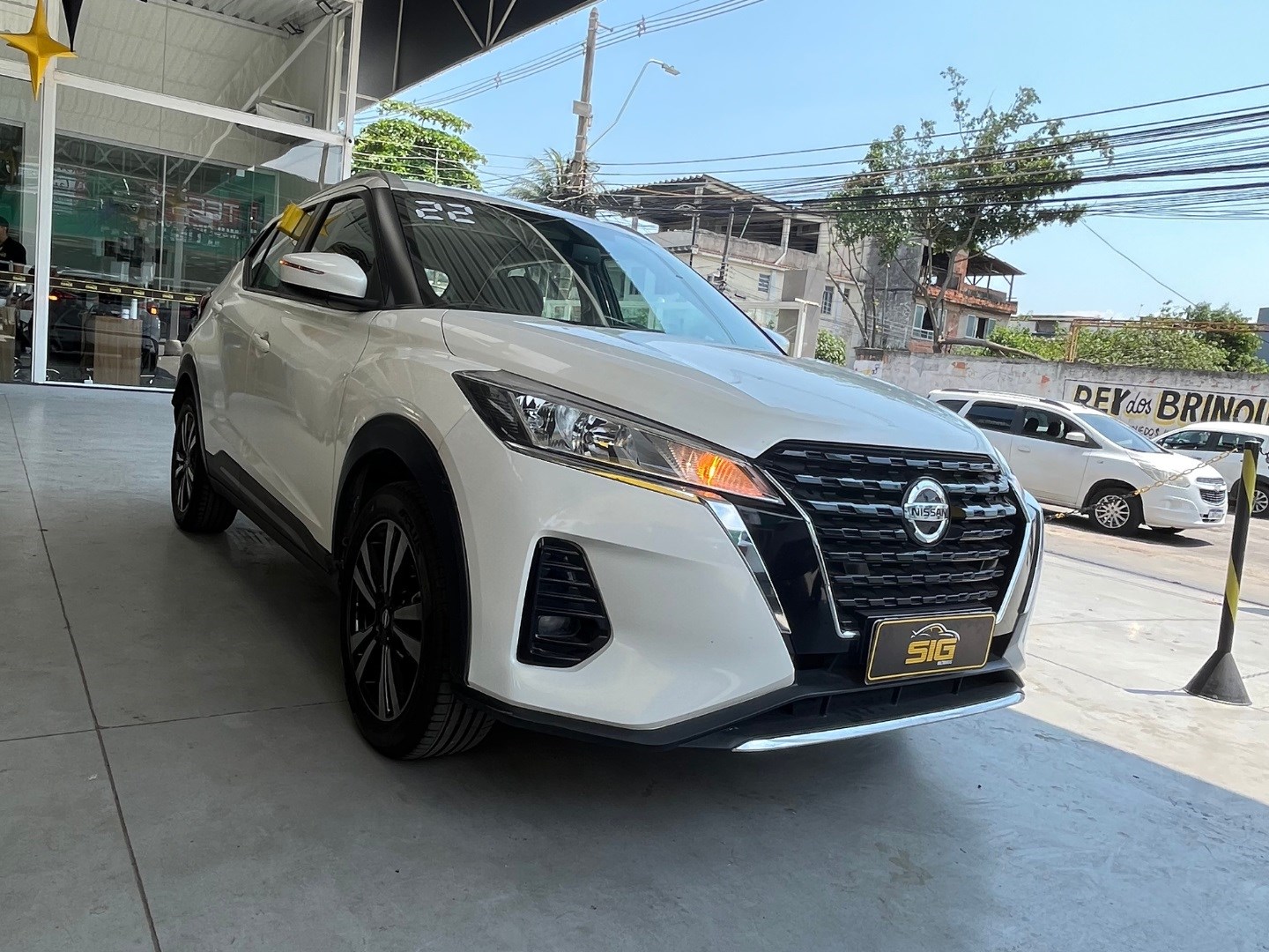 NISSAN KICKS 1.6 16V FLEXSTART ADVANCE XTRONIC 2022 na cor Branco com 50.495 km - Imagem 1 - SIG Multimarcas