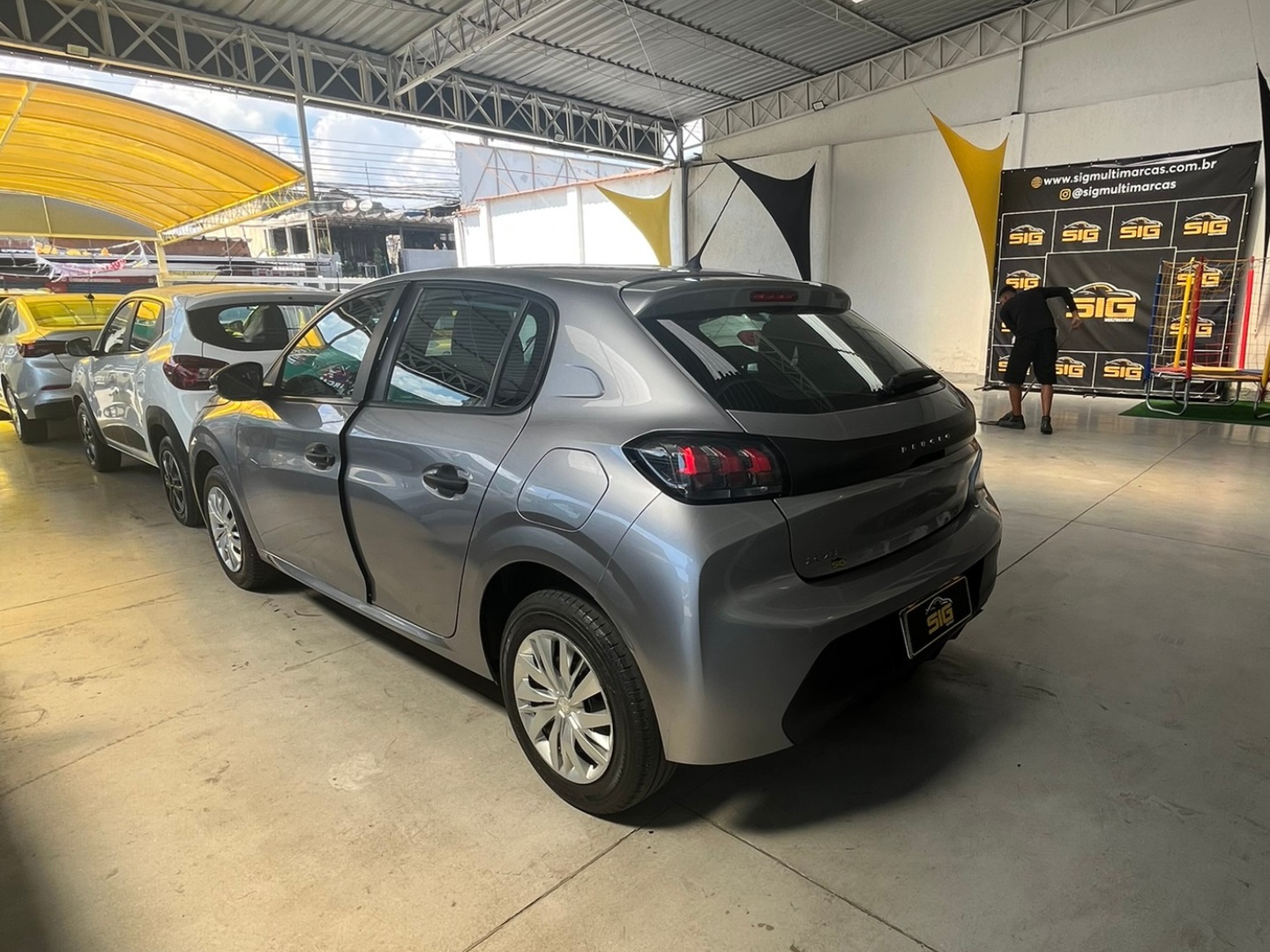 PEUGEOT 208 1.0 FIREFLY FLEX LIKE MANUAL 2023 Cinza - Miniatura 7 - SIG Multimarcas