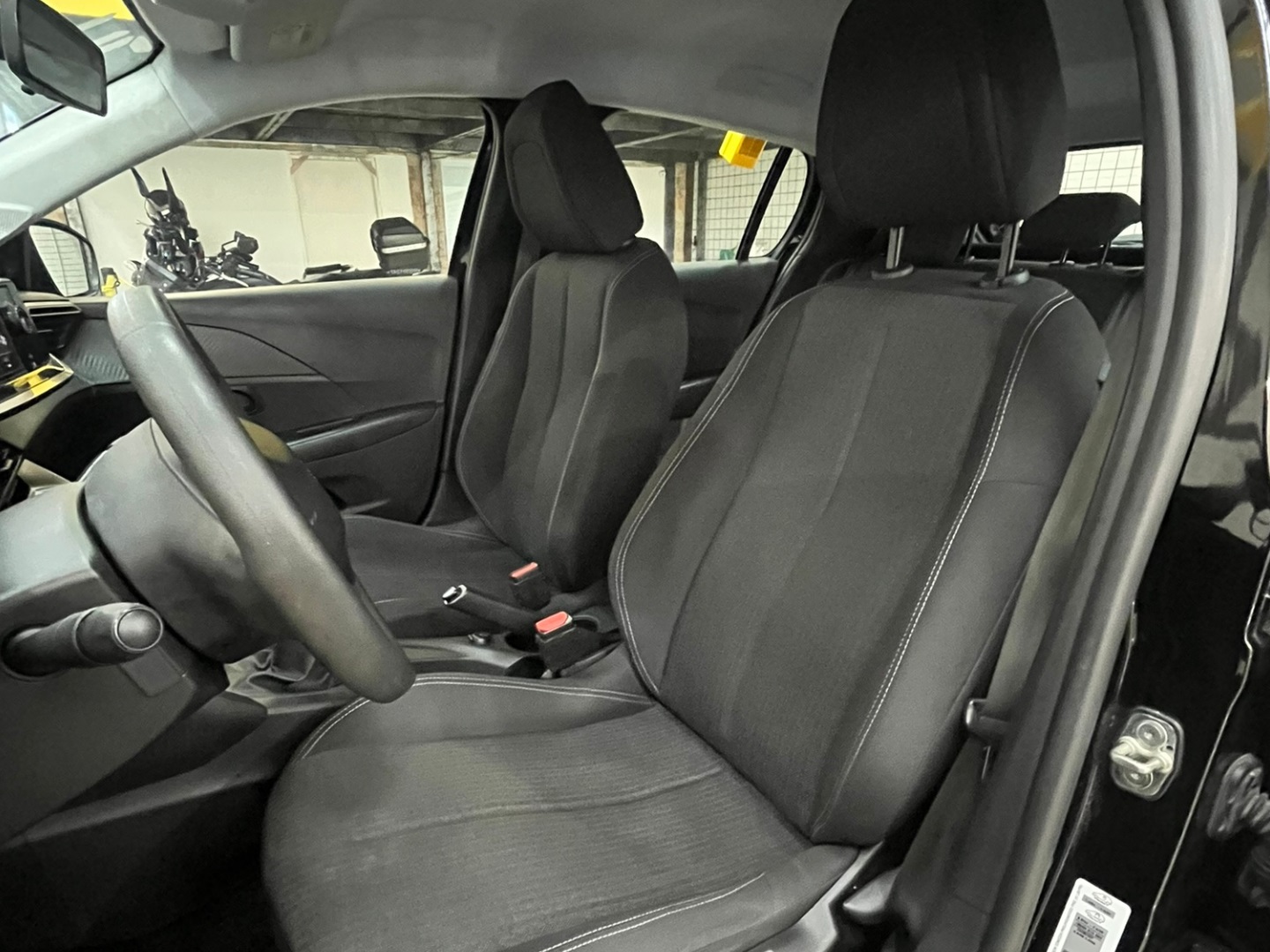 PEUGEOT 208 1.0 6V FLEX LIKE MANUAL 2024 Preto - Miniatura 6 - SIG Multimarcas