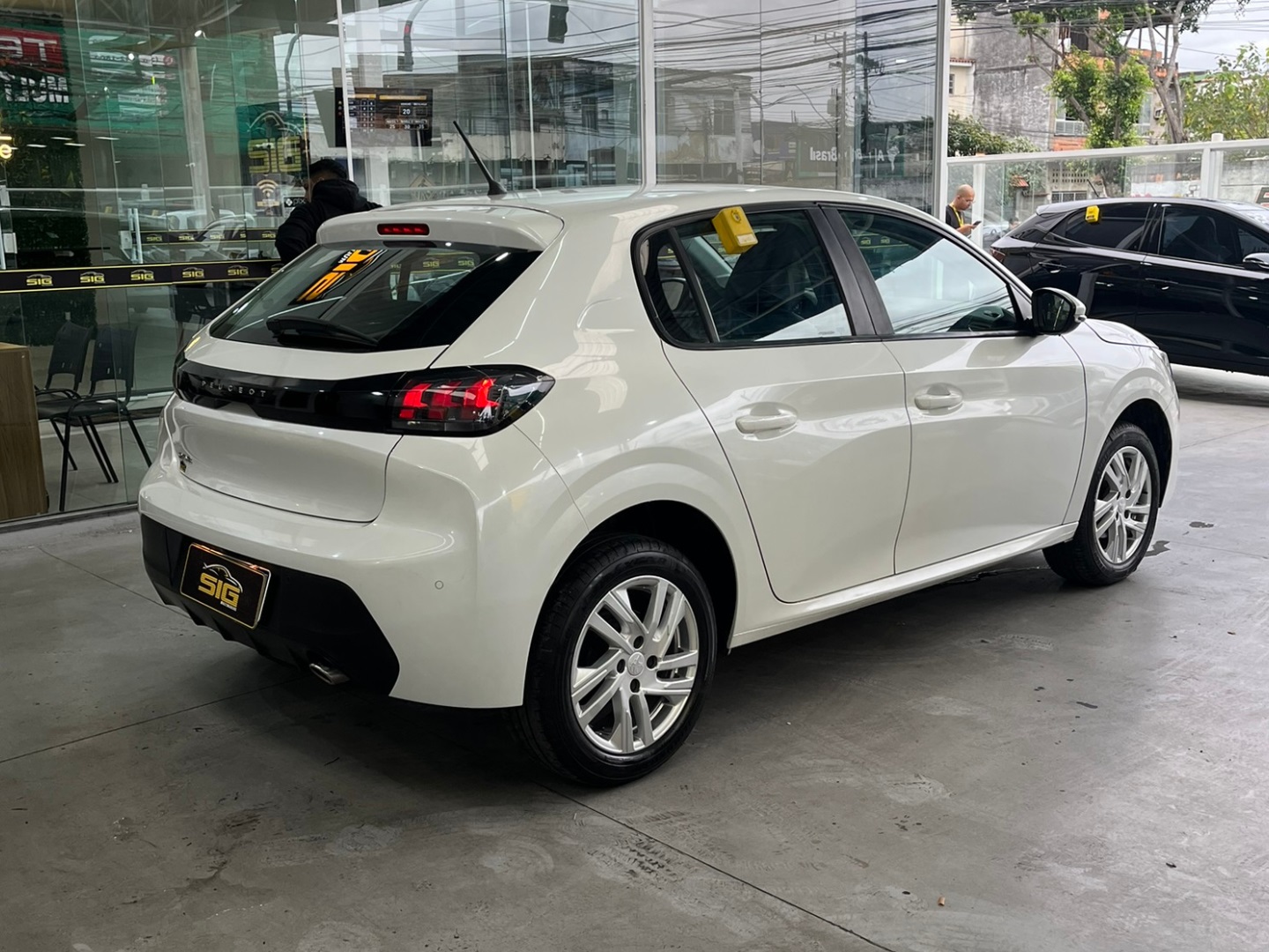 PEUGEOT 208 1.6 16V FLEX ALLURE AT6 2023 Branco - Miniatura 8 - SIG Multimarcas