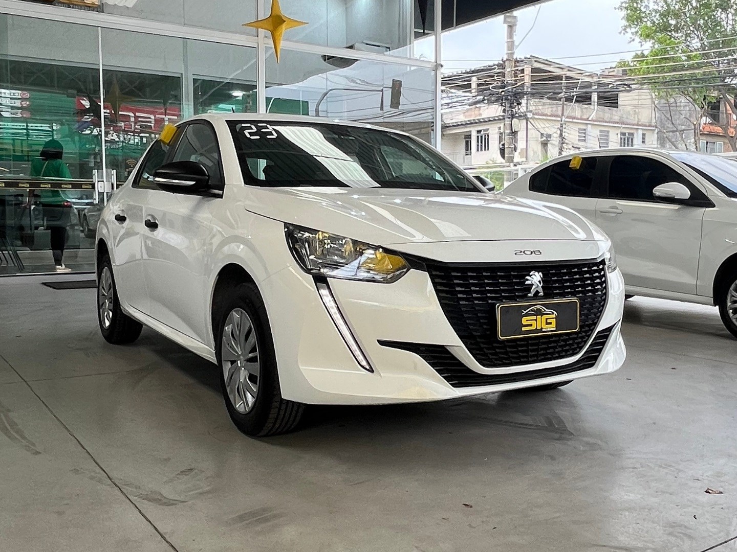 PEUGEOT 208 1.0 FIREFLY FLEX LIKE MANUAL 2023 na cor Branco com 52.090 km - Imagem 1 - SIG Multimarcas