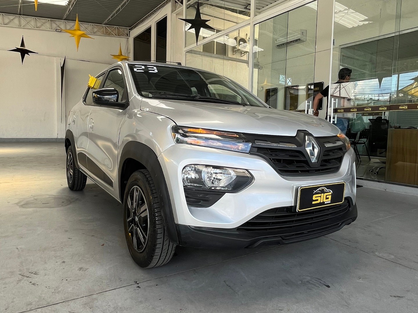 RENAULT KWID 1.0 12V SCE FLEX INTENSE MANUAL 2023 na cor Cinza com 47.371 km - Imagem 1 - SIG Multimarcas