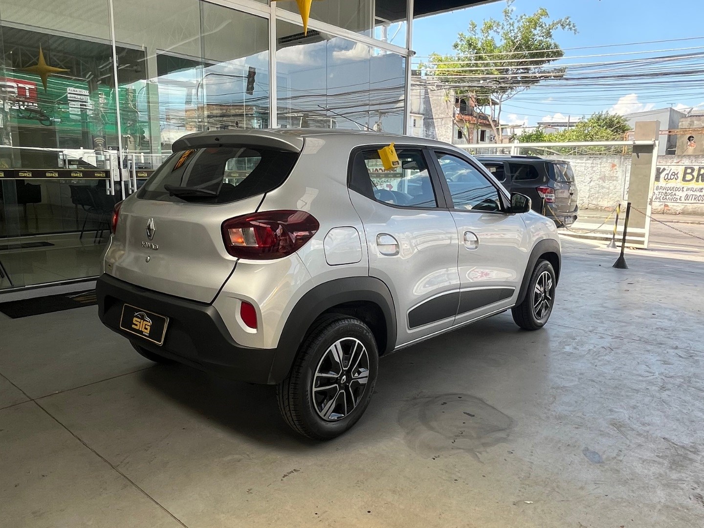 RENAULT KWID 1.0 12V SCE FLEX INTENSE MANUAL 2023 Cinza - Miniatura 5 - SIG Multimarcas
