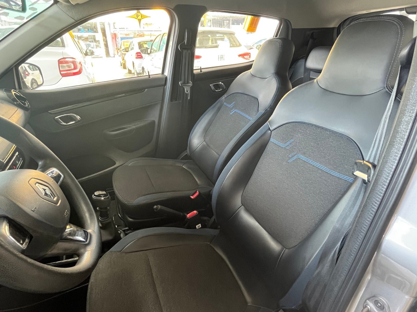 RENAULT KWID 1.0 12V SCE FLEX INTENSE MANUAL 2023 Cinza - Miniatura 6 - SIG Multimarcas