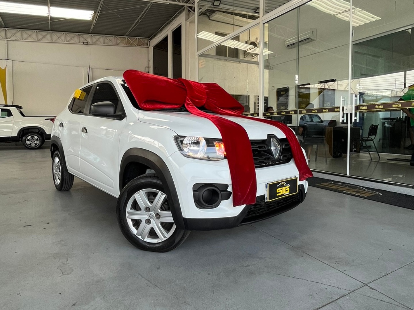 RENAULT KWID 1.0 12V SCE FLEX ZEN MANUAL 2022 na cor Branco com 50.000 km - Imagem 1 - SIG Multimarcas