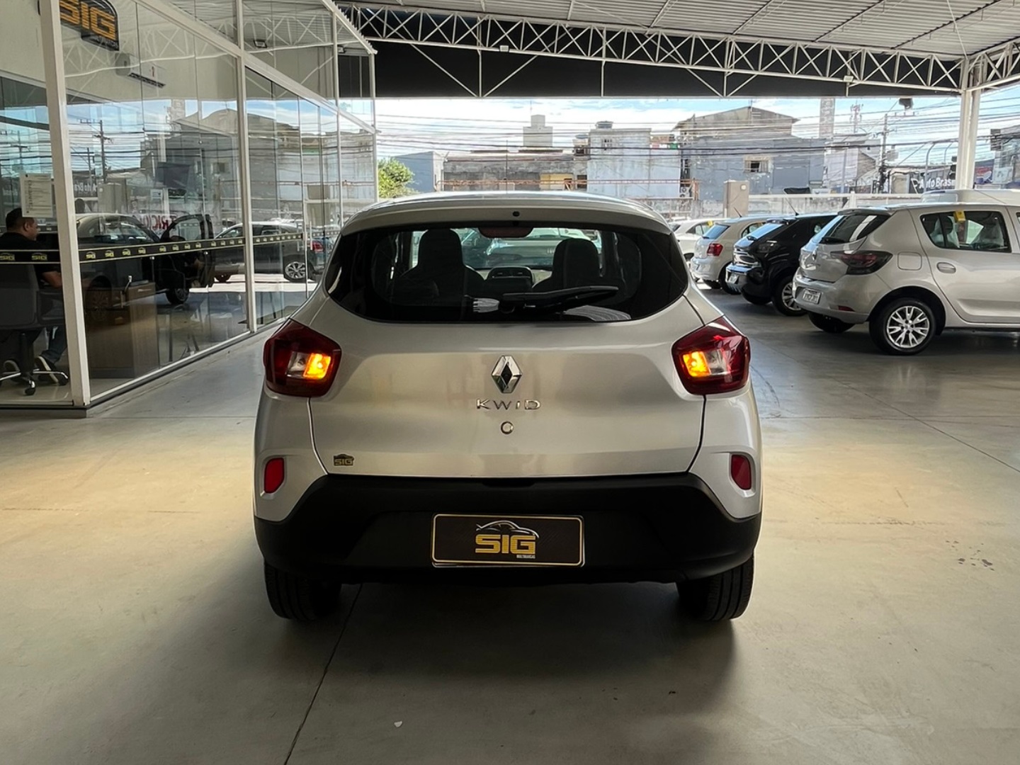 RENAULT KWID 1.0 12V SCE FLEX INTENSE MANUAL 2023 Cinza - Miniatura 3 - SIG Multimarcas