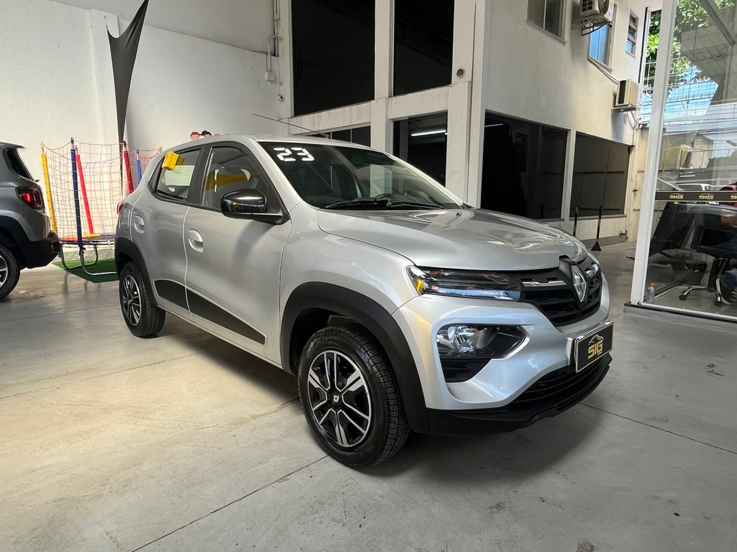 RENAULT KWID 1.0 12V SCE FLEX INTENSE MANUAL 2023 Cinza - Miniatura 4 - SIG Multimarcas