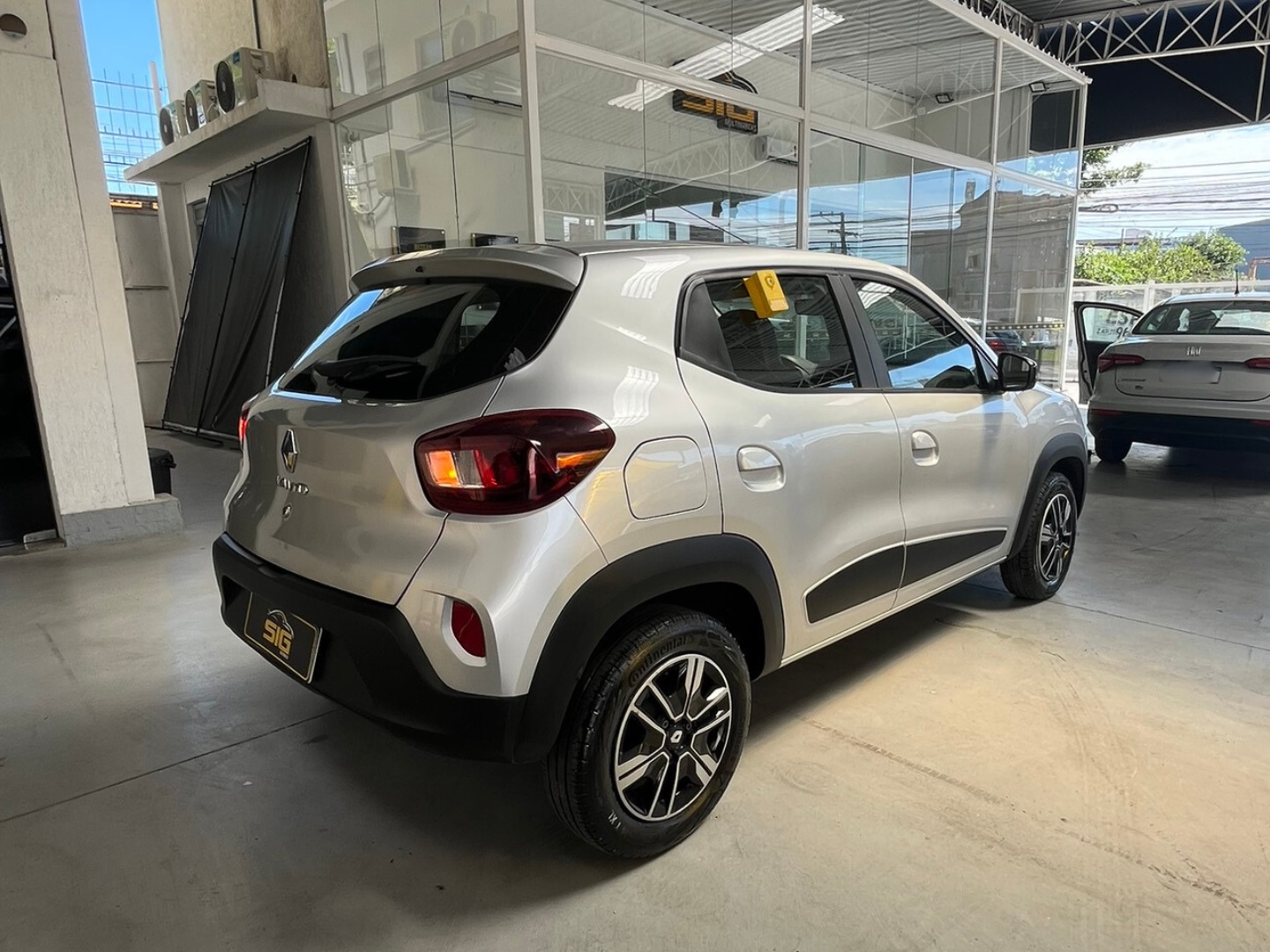 RENAULT KWID 1.0 12V SCE FLEX INTENSE MANUAL 2023 Cinza - Miniatura 5 - SIG Multimarcas