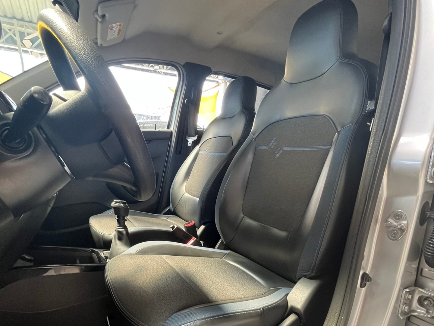 RENAULT KWID 1.0 12V SCE FLEX INTENSE MANUAL 2023 Cinza - Miniatura 6 - SIG Multimarcas