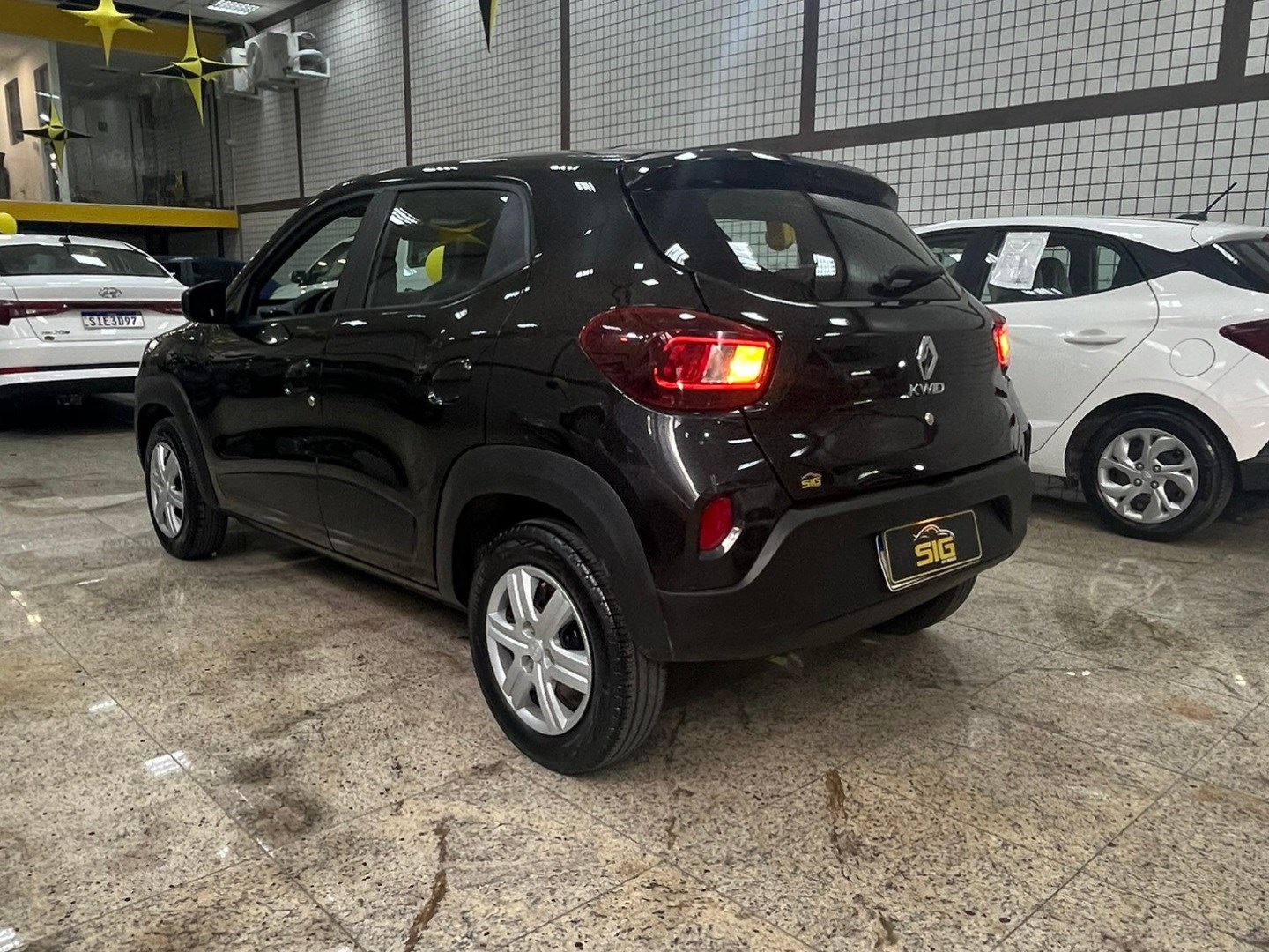 RENAULT KWID 1.0 12V SCE FLEX INTENSE MANUAL 2023 Preto - Miniatura 5 - SIG Multimarcas