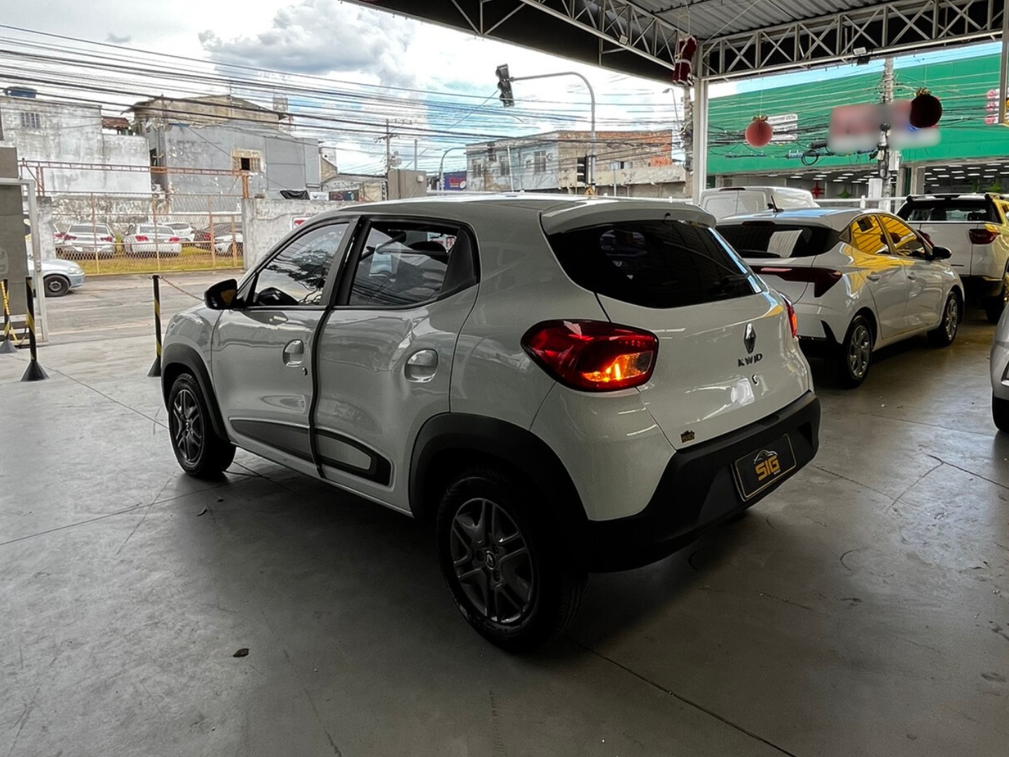 RENAULT KWID 1.0 12V SCE FLEX INTENSE MANUAL 2022 Branco - Miniatura 8 - SIG Multimarcas