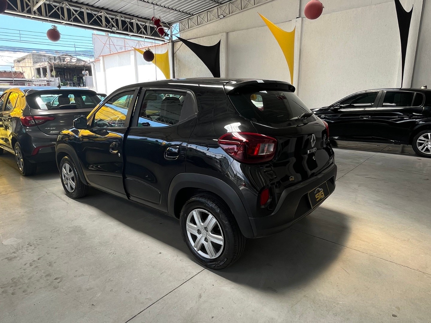 RENAULT KWID 1.0 12V SCE FLEX INTENSE MANUAL 2023 Preto - Miniatura 7 - SIG Multimarcas