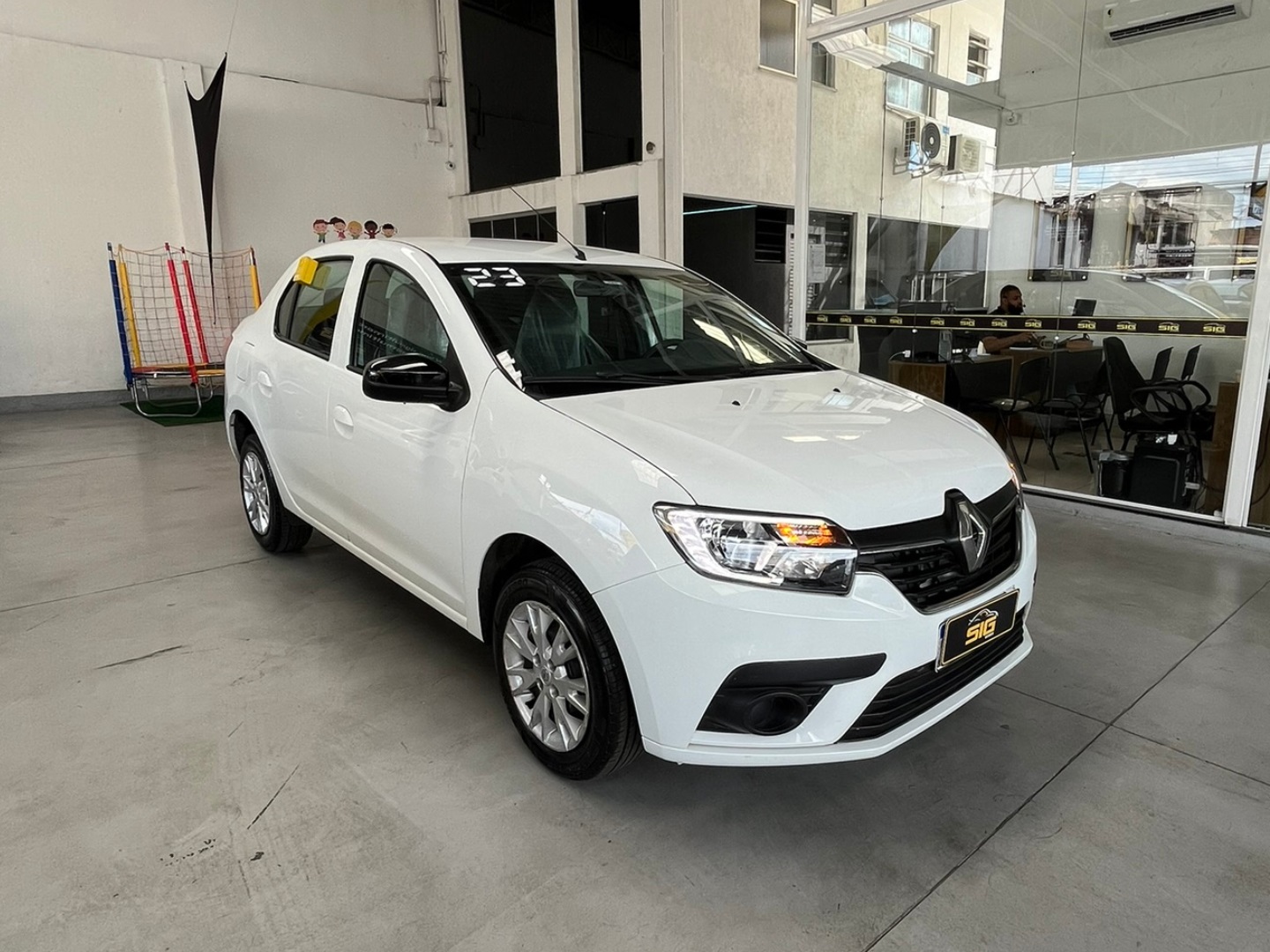 RENAULT LOGAN 1.0 12V SCE FLEX ZEN MANUAL 2023 Branco - Miniatura 4 - SIG Multimarcas