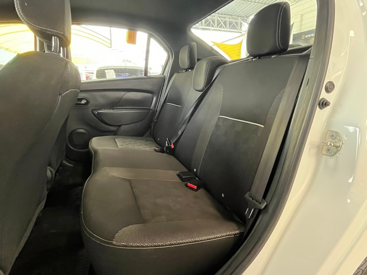 RENAULT LOGAN 1.0 12V SCE FLEX ZEN MANUAL 2023 Branco - Miniatura 6 - SIG Multimarcas