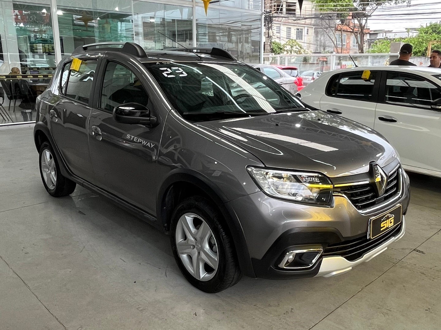 RENAULT SANDERO 1.6 16V SCE FLEX STEPWAY ZEN MANUAL 2023 Cinza - Miniatura 4 - SIG Multimarcas