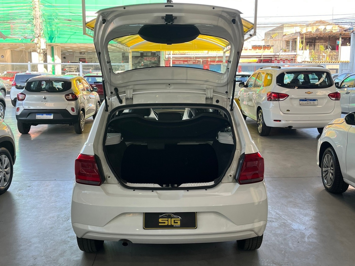 VOLKSWAGEN GOL 1.0 12V MPI TOTALFLEX 4P MANUAL 2023 Branco - Miniatura 6 - SIG Multimarcas