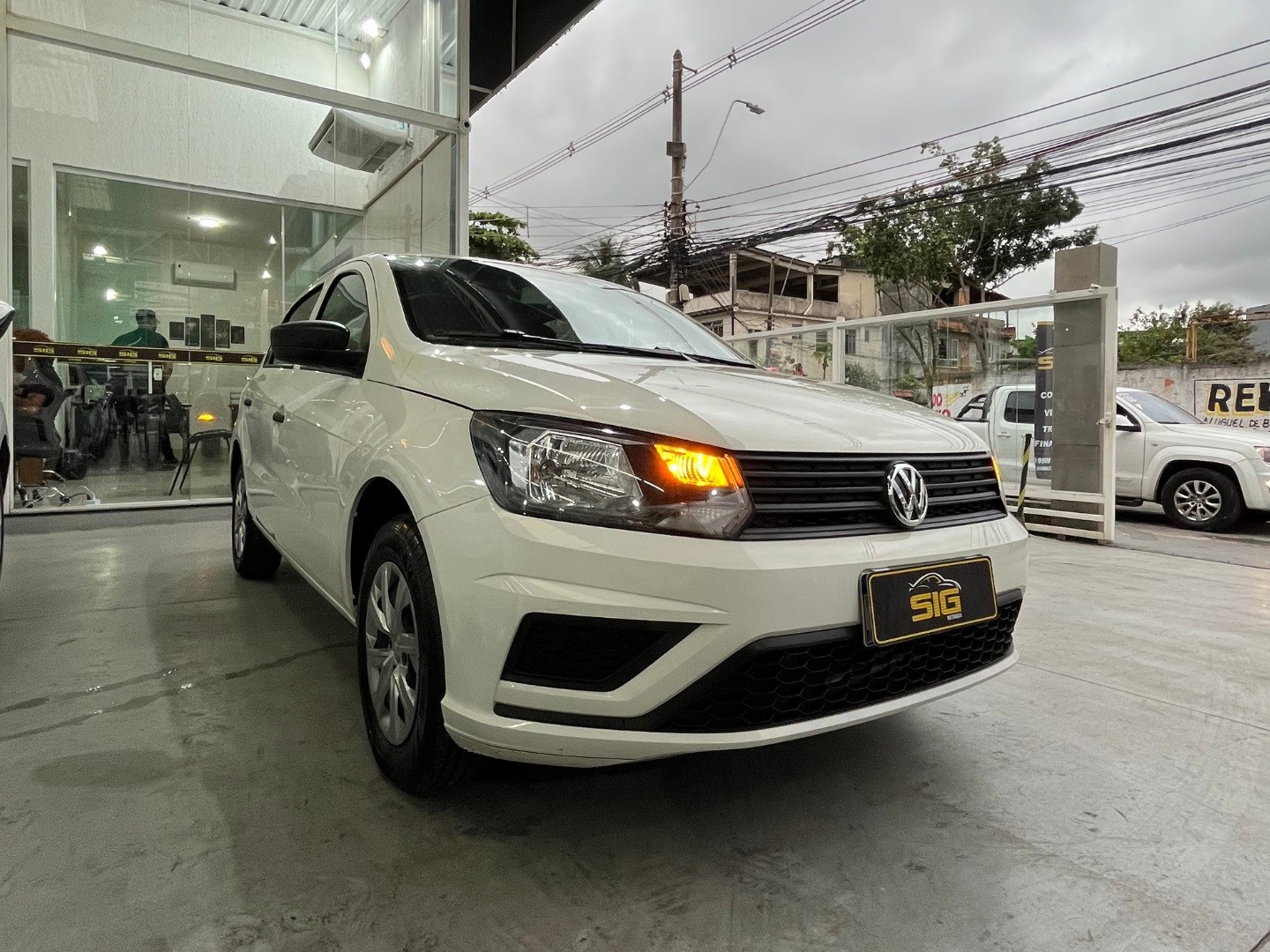 VOLKSWAGEN GOL 1.0 12V MPI TOTALFLEX 4P MANUAL 2023 na cor Branco com 63.527 km - Imagem 1 - SIG Multimarcas