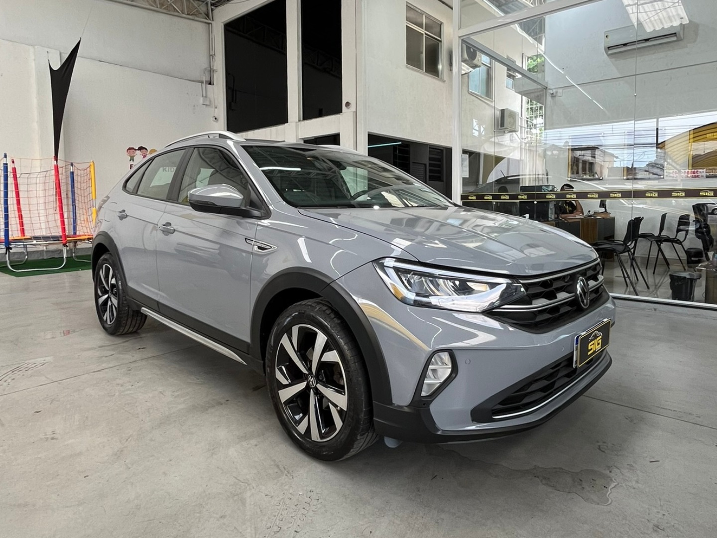 VOLKSWAGEN NIVUS 1.0 200 TSI TOTAL FLEX HIGHLINE AUTOMÁTICO 2024 Cinza - Miniatura 4 - SIG Multimarcas