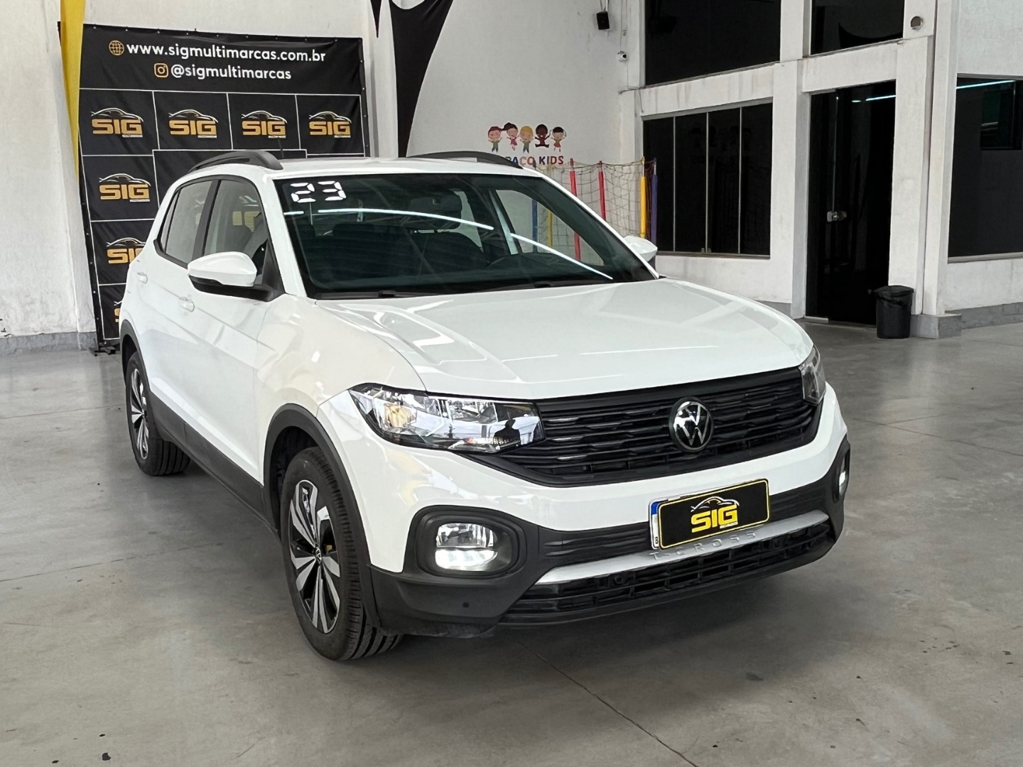 VOLKSWAGEN T-CROSS 1.0 200 TSI TOTAL FLEX COMFORTLINE AUTOMÁTICO 2023 - Miniatura 3