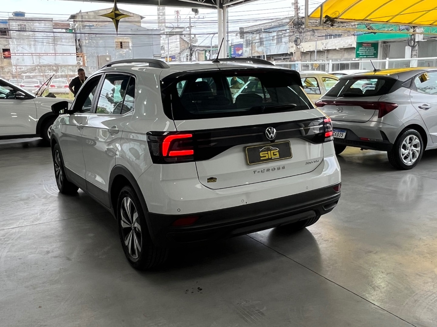 VOLKSWAGEN T-CROSS 1.0 200 TSI TOTAL FLEX COMFORTLINE AUTOMÁTICO 2023 - Miniatura 8