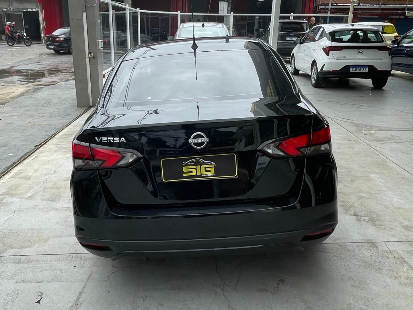 NISSAN VERSA 1.6 16V FLEX ADVANCE XTRONIC 2024 Preto - Miniatura 4 - SIG Multimarcas