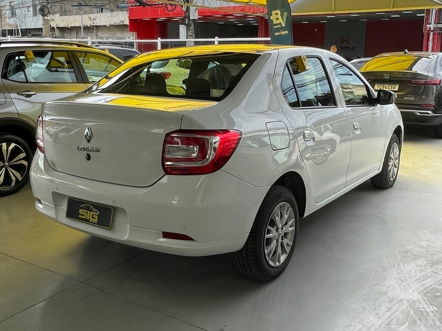 RENAULT LOGAN 1.0 12V SCE FLEX ZEN MANUAL 2025 Branco - Miniatura 5 - SIG Multimarcas