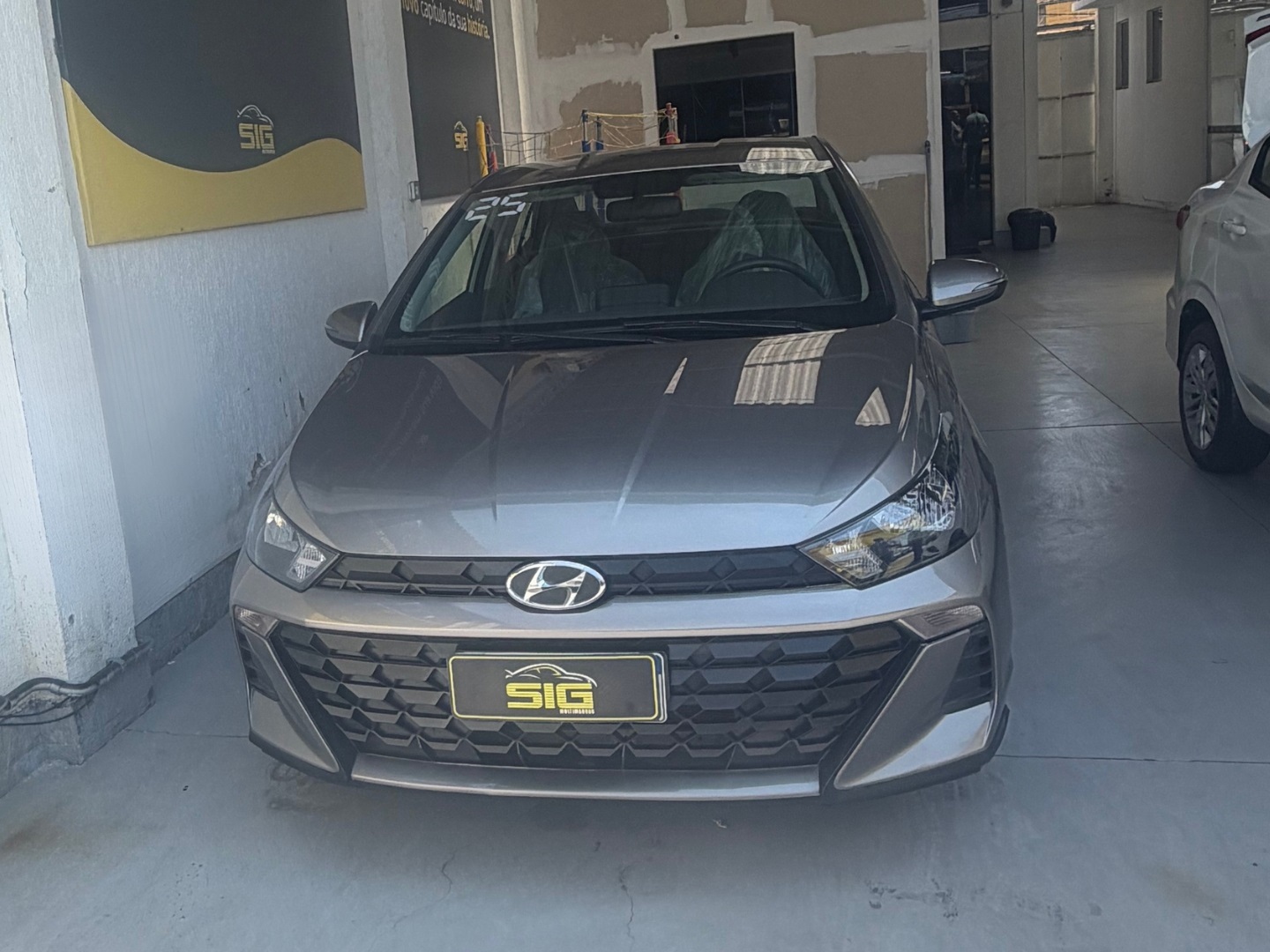 HYUNDAI HB20S 1.0 12V FLEX COMFORT PLUS MANUAL 2025 Prata seminovo à venda em Duque de Caxias - Frente - SIG Multimarcas