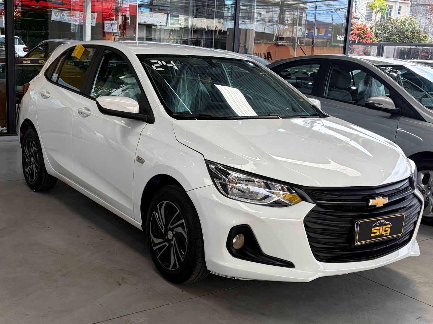 CHEVROLET ONIX 1.0 FLEX LT MANUAL 2024 Branco seminovo à venda em Duque de Caxias - Miniatura Traseira - SIG Multimarcas